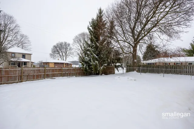 $147,900 | 49 2nd Street Northwest, Kent City, MI 49330