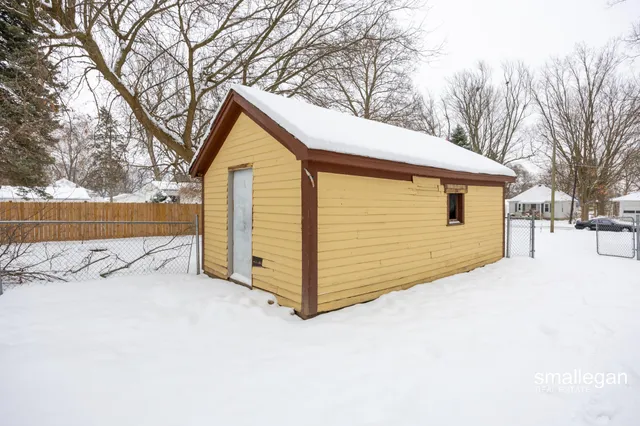$147,900 | 49 2nd Street Northwest, Kent City, MI 49330