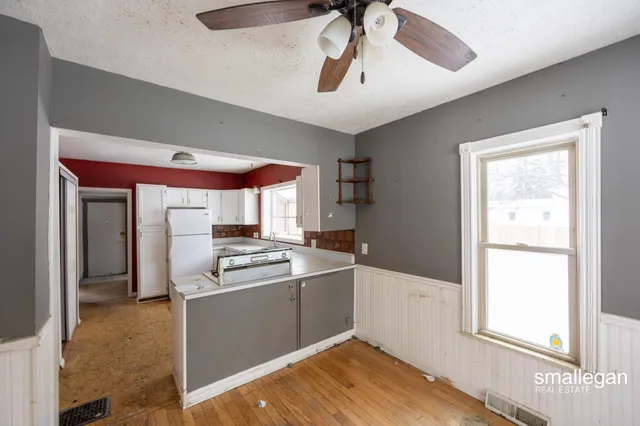 $147,900 | 49 2nd Street Northwest, Kent City, MI 49330