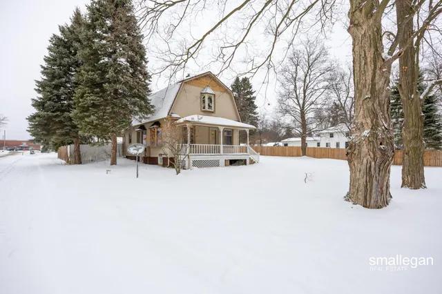 $147,900 | 49 2nd Street Northwest, Kent City, MI 49330