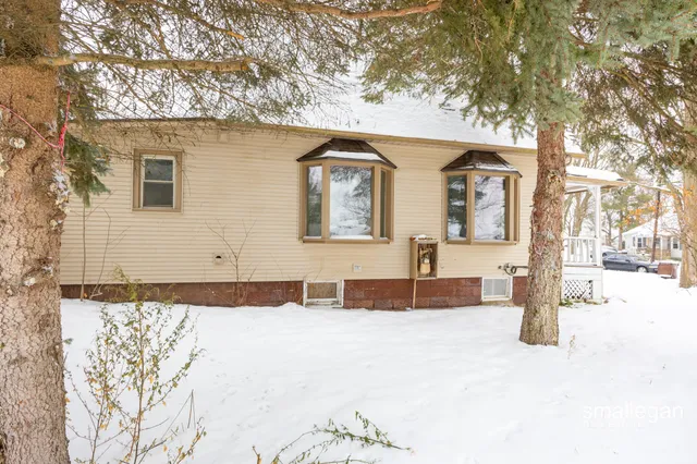 $147,900 | 49 2nd Street Northwest, Kent City, MI 49330