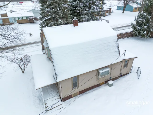 $147,900 | 49 2nd Street Northwest, Kent City, MI 49330