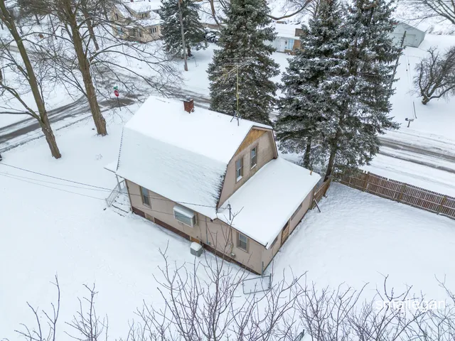 $147,900 | 49 2nd Street Northwest, Kent City, MI 49330