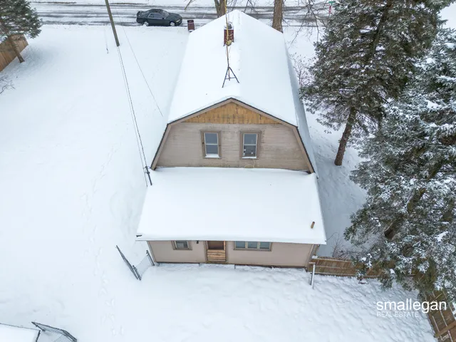 $147,900 | 49 2nd Street Northwest, Kent City, MI 49330