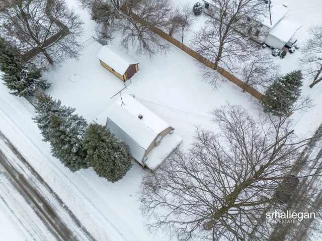 $147,900 | 49 2nd Street Northwest, Kent City, MI 49330