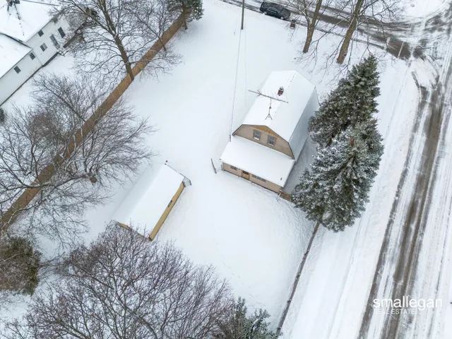 $147,900 | 49 2nd Street Northwest, Kent City, MI 49330