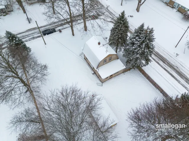 $147,900 | 49 2nd Street Northwest, Kent City, MI 49330