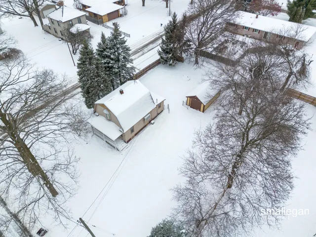 $147,900 | 49 2nd Street Northwest, Kent City, MI 49330