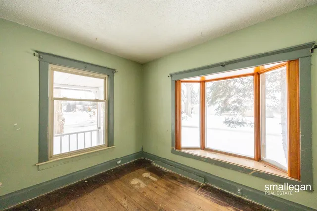 $147,900 | 49 2nd Street Northwest, Kent City, MI 49330