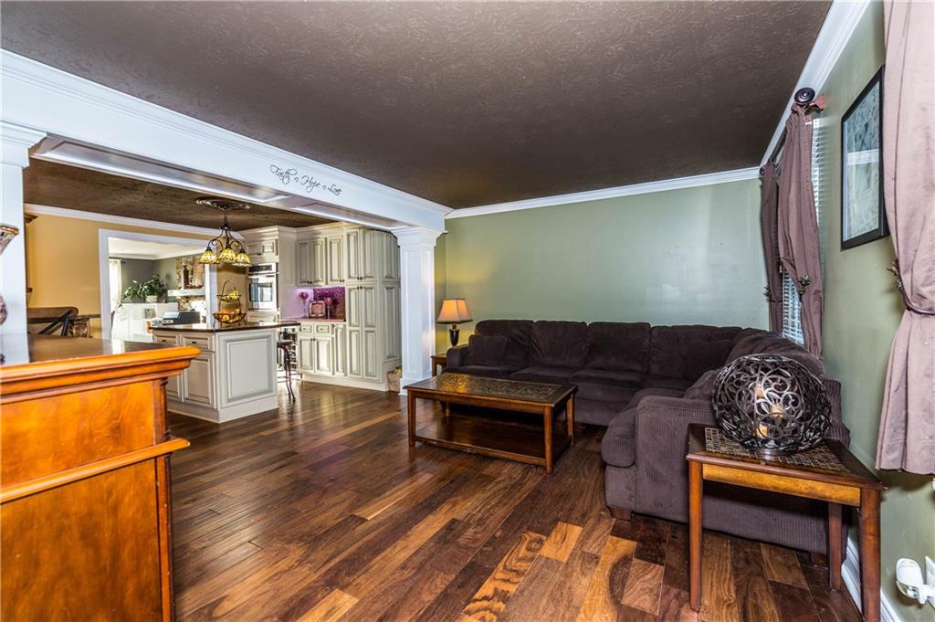 406 Nike Road Coraopolis, PA 15108 - Photo 3 of 25 Gallery Image 3