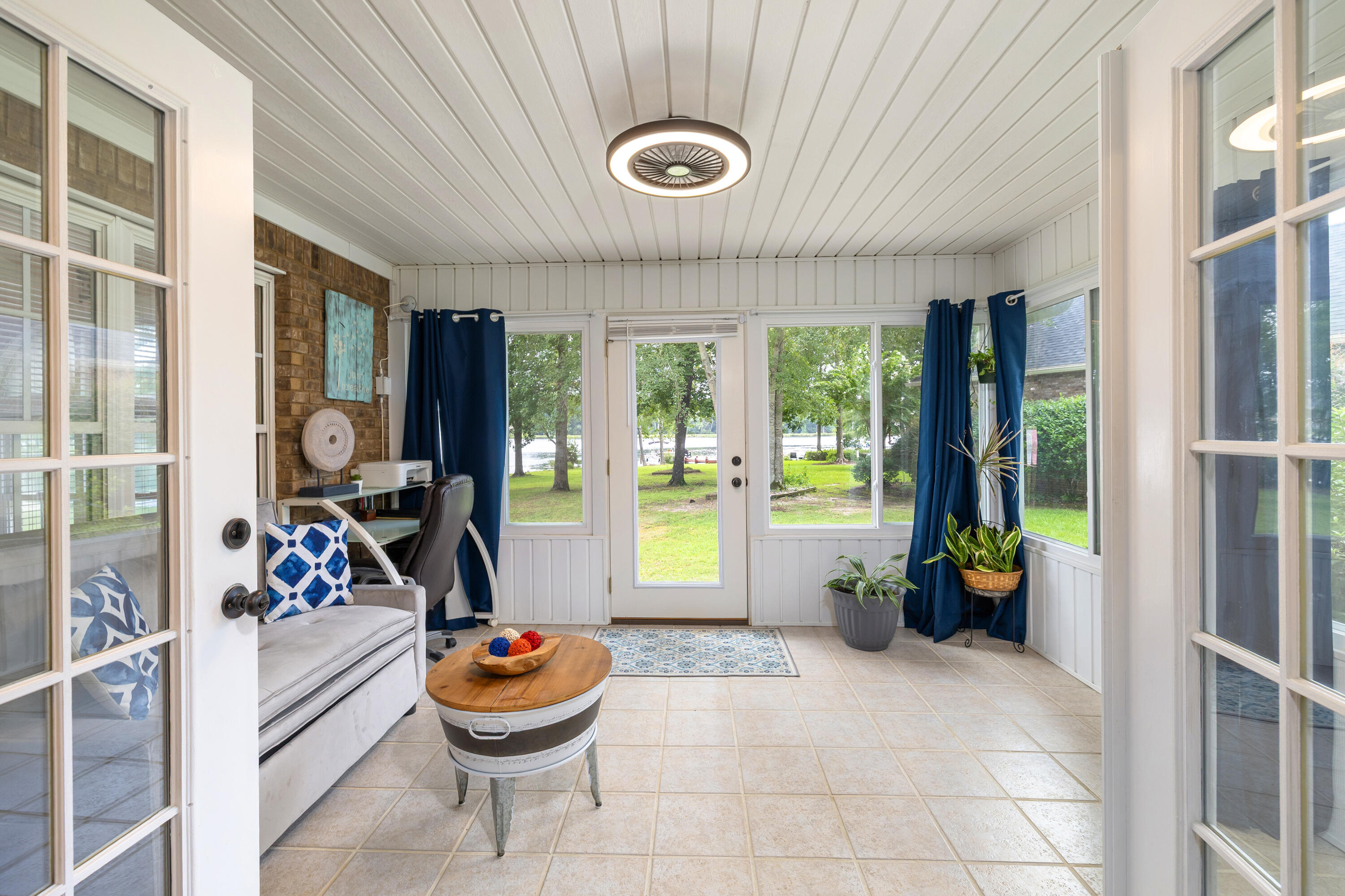 203 Ridge Lake Drive Manning, SC 29102 - Photo 18 of 60 SUNROOM
