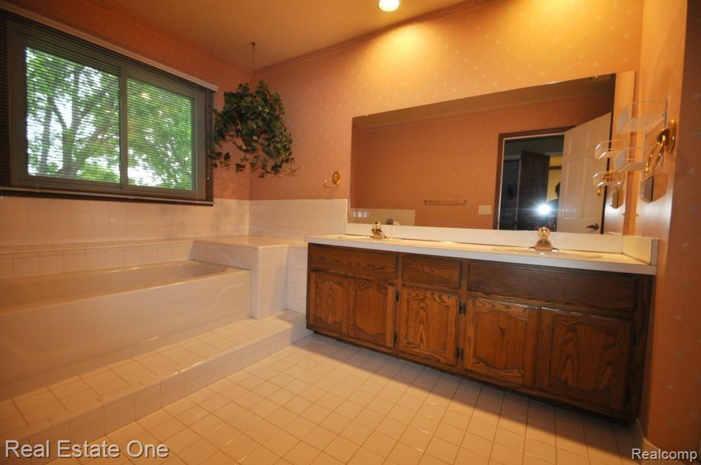 694 Snowmass Drive Rochester, MI 48309 - Photo 18 of 29 18.jpg