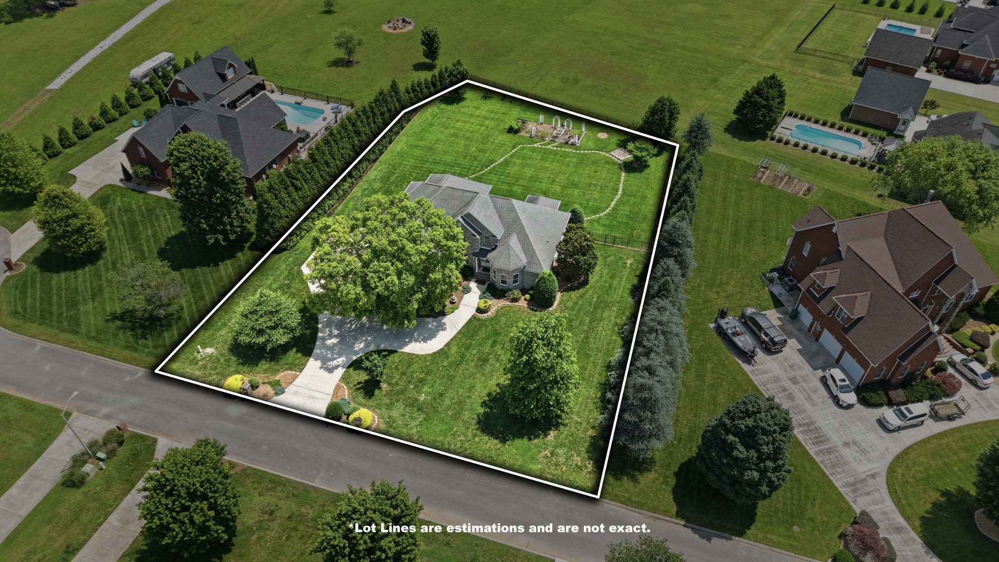 292 Ridgecrest Drive Winchester, TN 37398 - Photo 60 of 62 an aerial view of a residential houses with outdoor space