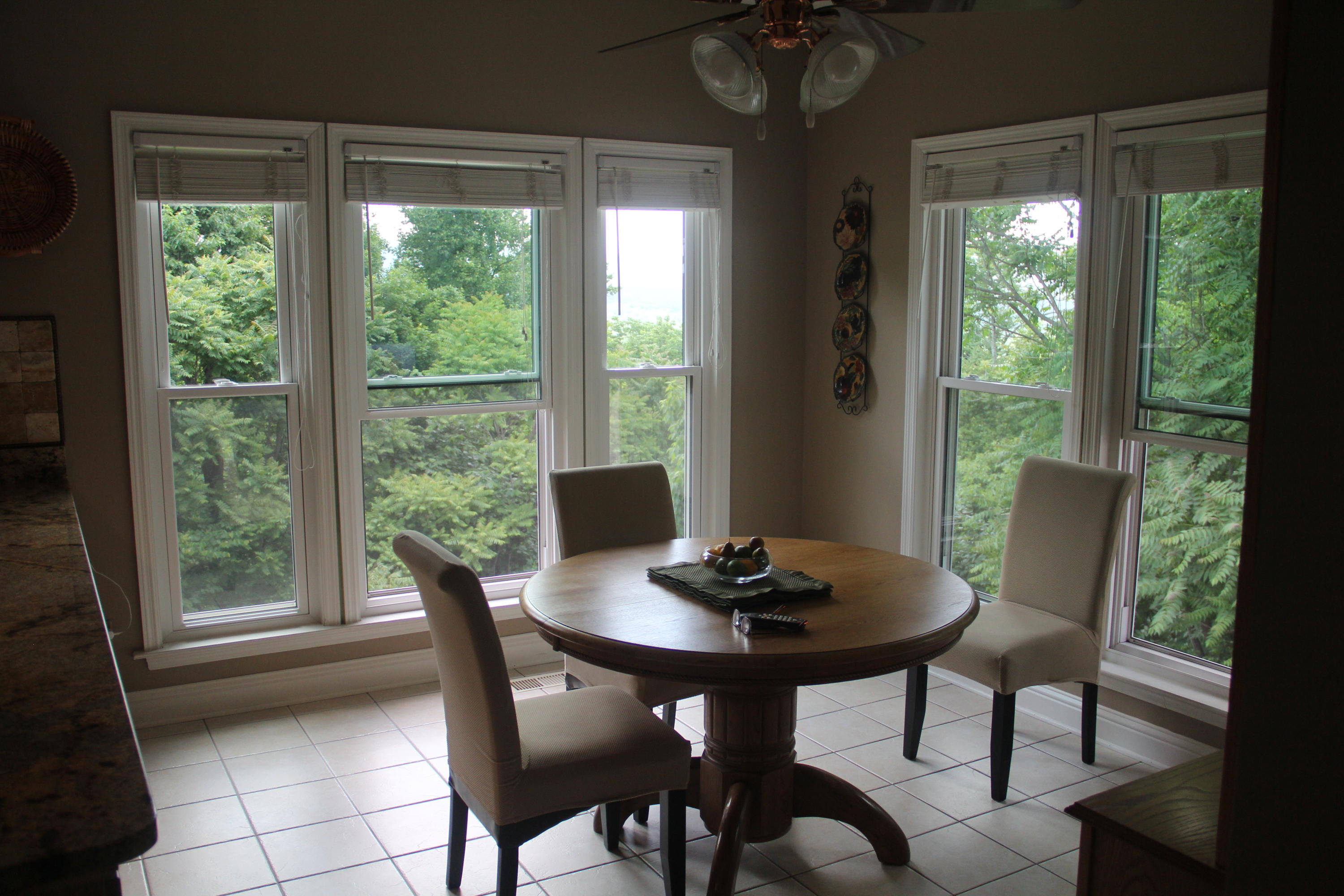 6559 Fairview Road Hixson, TN 37343 - Photo 10 of 36 Breakfast Area