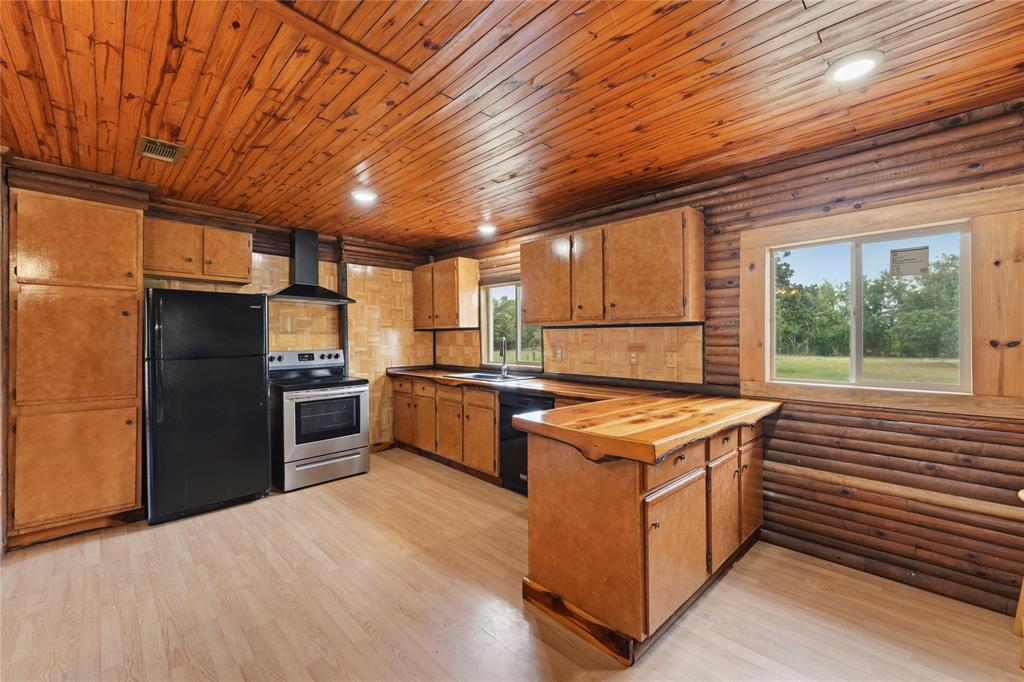 19331 Allen Ranch Road Eustace, TX 75124 - Photo 7 of 37 Kitchen is open to the dining and living spaces