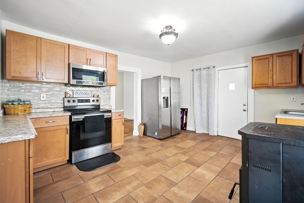 18 Olive Street Springfield, MA 01109 - Photo 9 of 28 Gallery Image 9