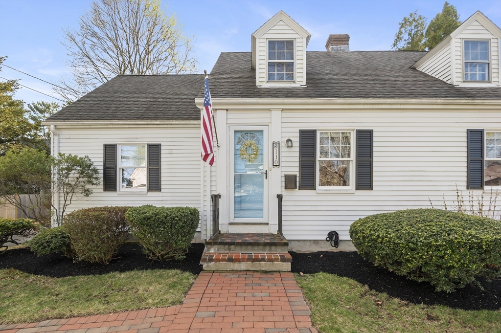 110 Linden Street Hamilton, MA 01982 - Photo 3 of 25 a front view of a house with garden
