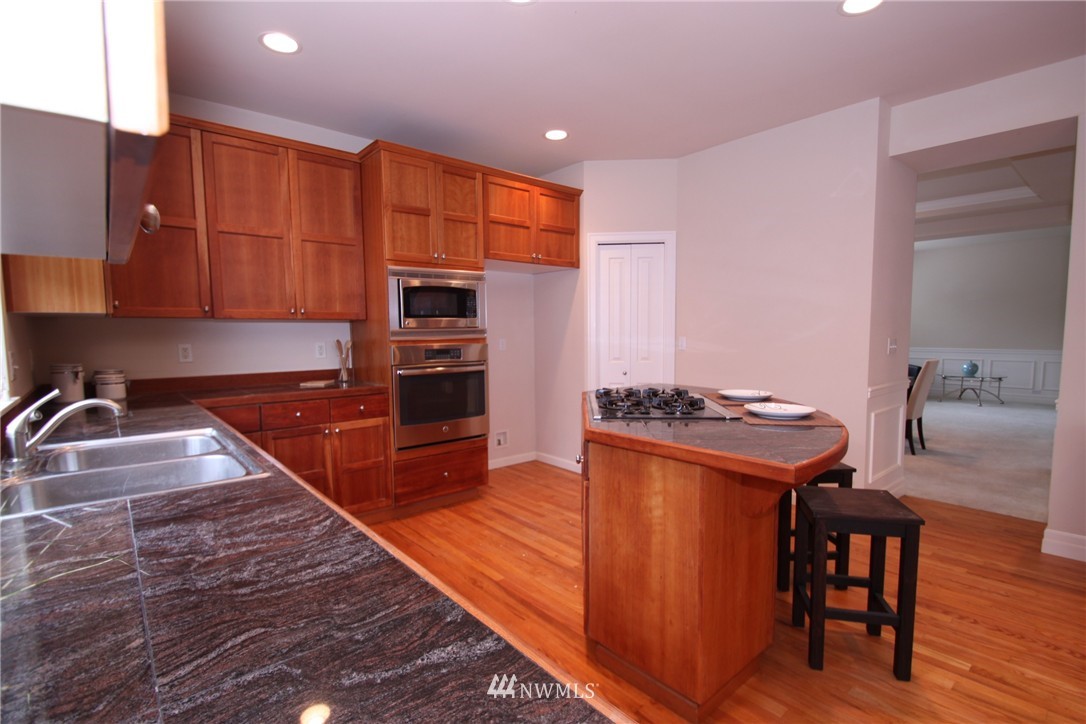 1921 Northeast 34th Place Renton, WA 98056 - Photo 8 of 22 Gallery Image 8