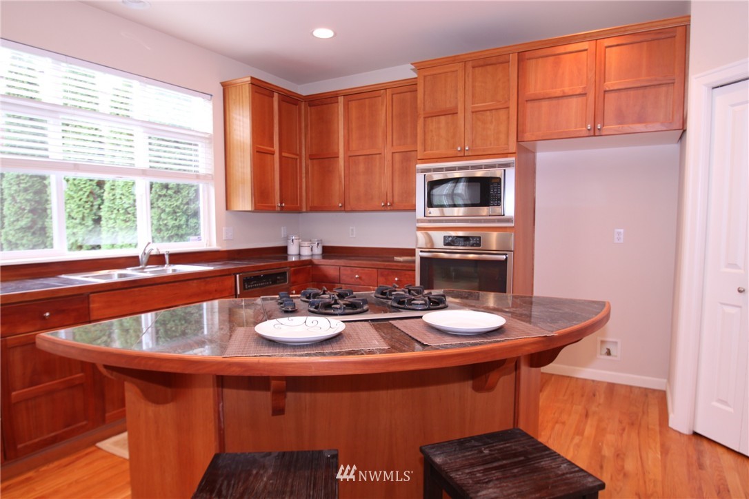 1921 Northeast 34th Place Renton, WA 98056 - Photo 9 of 22 Gallery Image 9