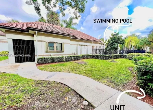 $2,400 | 650 South Park Road, Unit 255, Hollywood, FL 33021