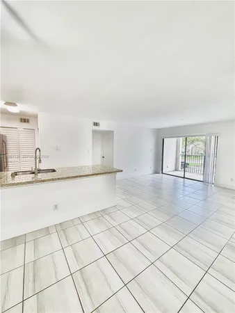 $2,400 | 650 South Park Road, Unit 255, Hollywood, FL 33021