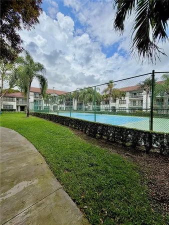 $2,400 | 650 South Park Road, Unit 255, Hollywood, FL 33021