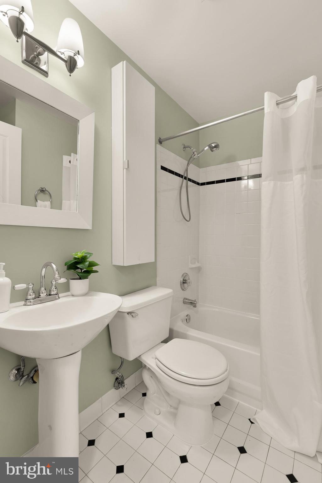 1807 California Street Northwest, Unit T1 Washington, DC 20009 - Photo 12 of 20
