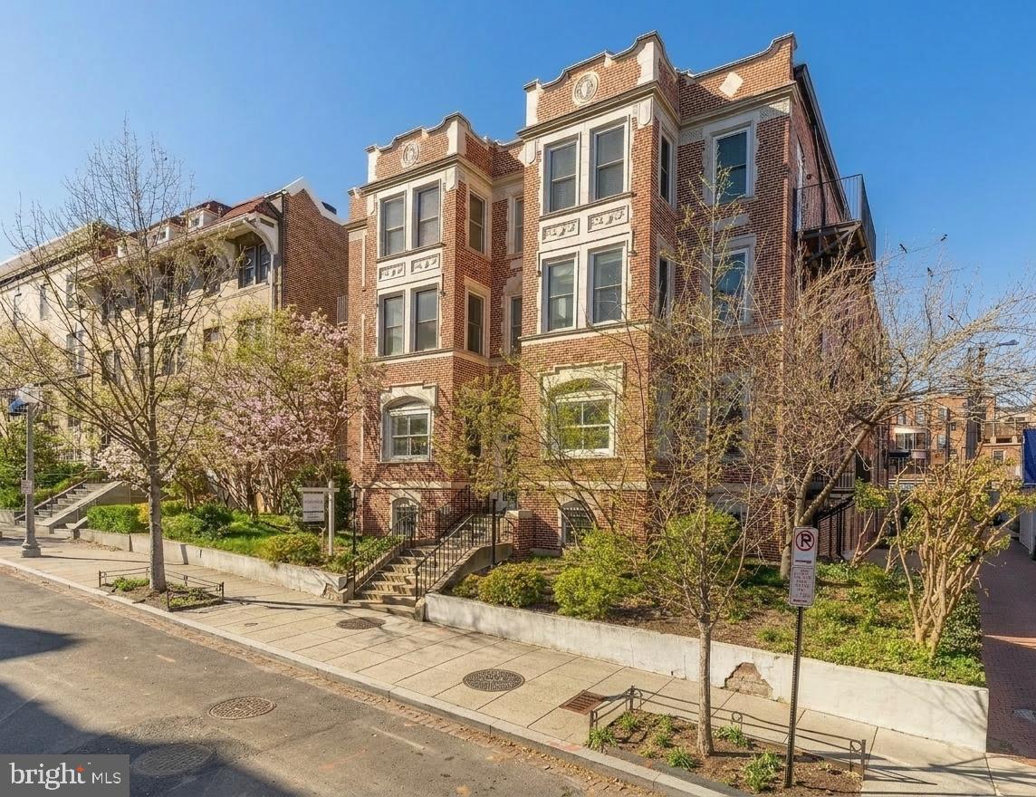 1807 California Street Northwest, Unit T1 Washington, DC 20009 - Photo 20 of 20 Image is virtually rendered for spring