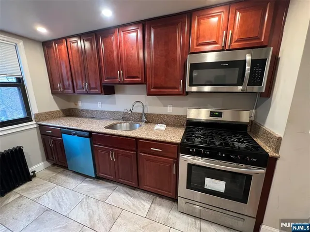 $1,875 | 65 Arcadia Road, Hackensack, NJ 07601