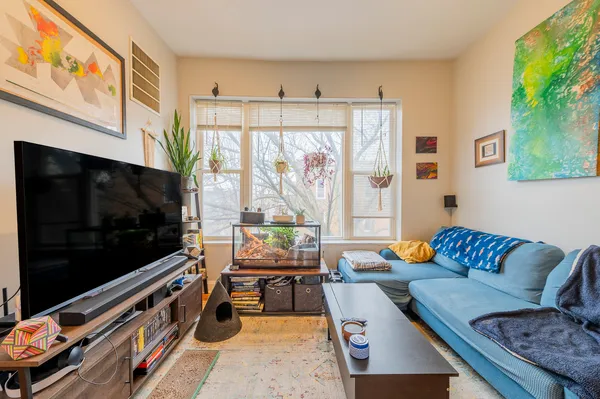 $1,900 | 1358 North Artesian Avenue, Unit 24393R, Chicago, IL 60622