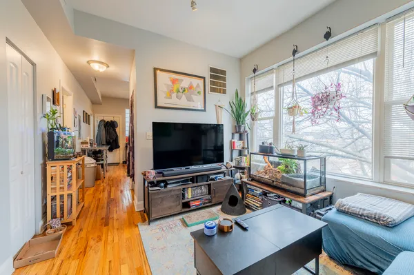 $1,900 | 1358 North Artesian Avenue, Unit 24393R, Chicago, IL 60622