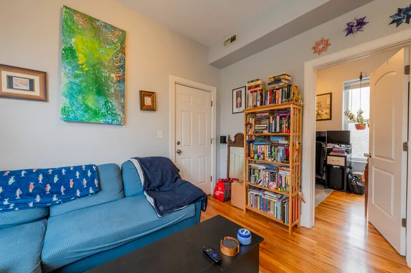 $1,900 | 1358 North Artesian Avenue, Unit 24393R, Chicago, IL 60622