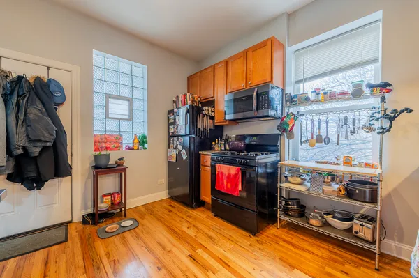 $1,900 | 1358 North Artesian Avenue, Unit 24393R, Chicago, IL 60622