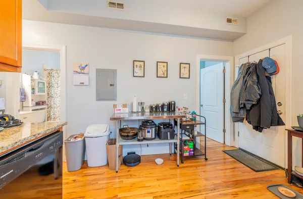 $1,900 | 1358 North Artesian Avenue, Unit 24393R, Chicago, IL 60622