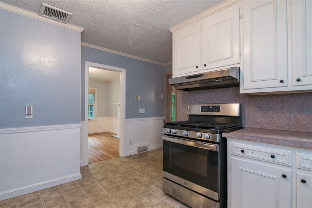97 Overlook Drive Springfield, MA 01118 - Photo 9 of 23