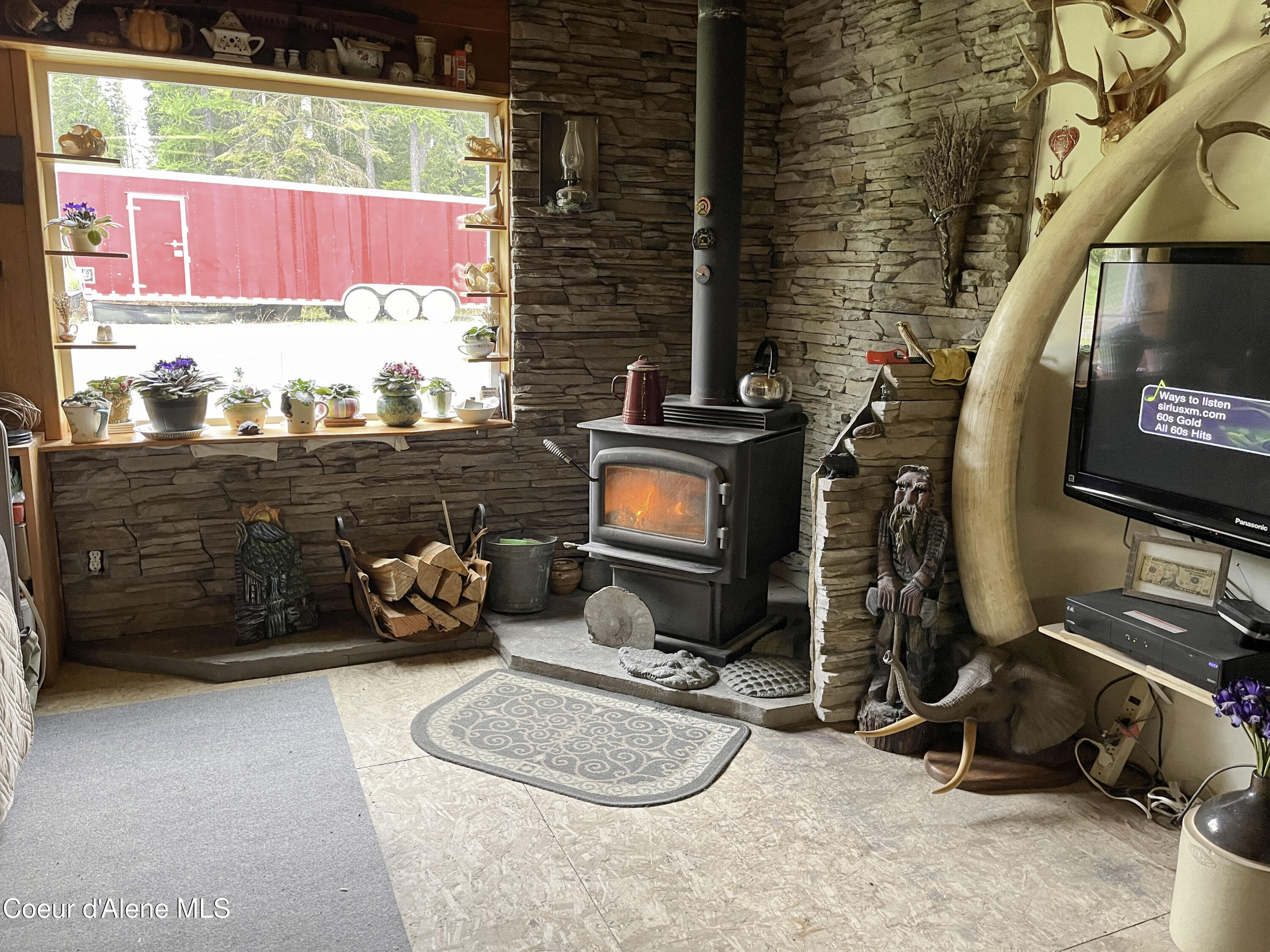 855 Meadowood Road Sandpoint, ID 83864 - Photo 3 of 39 livingroomwoodstove