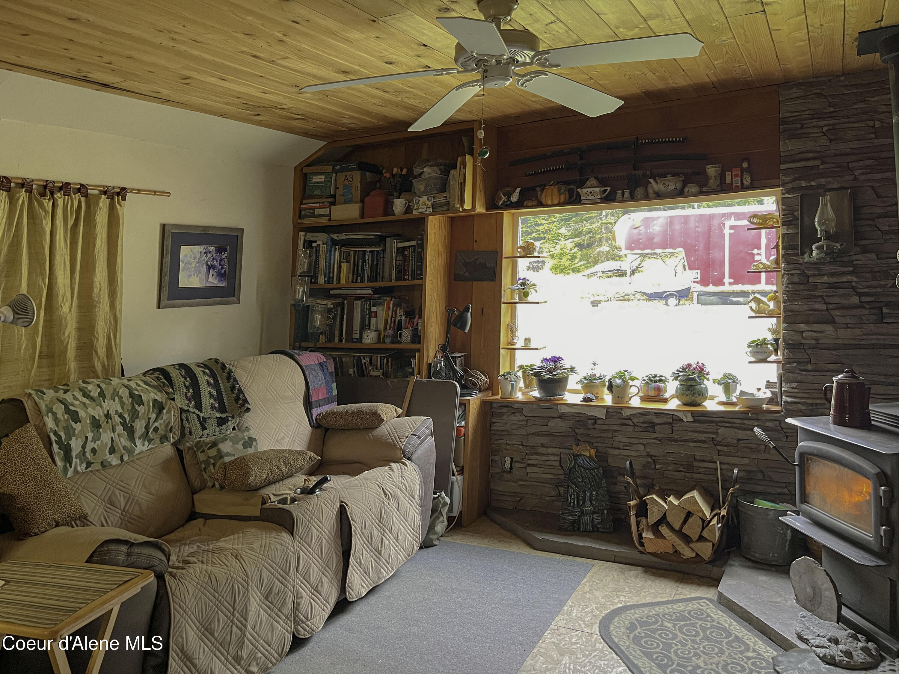 855 Meadowood Road Sandpoint, ID 83864 - Photo 4 of 39 livingroom