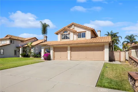 a view of house and outdoor space