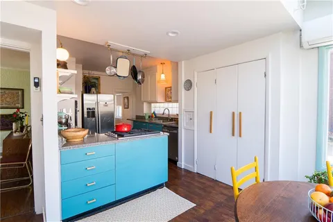 a very nice looking room with a big room