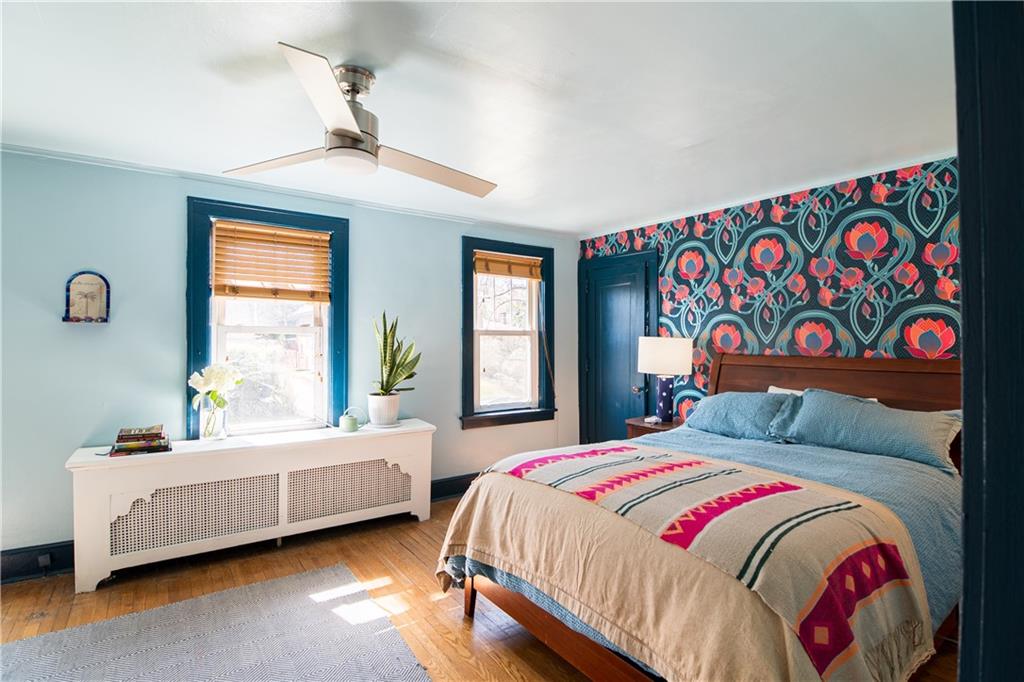 6673 Kinsman Road Pittsburgh, PA 15217 - Photo 22 of 50 a bedroom with bed and window