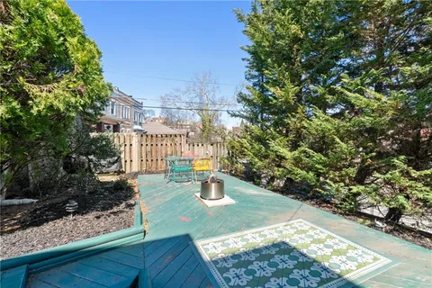 a view of a yard with plants