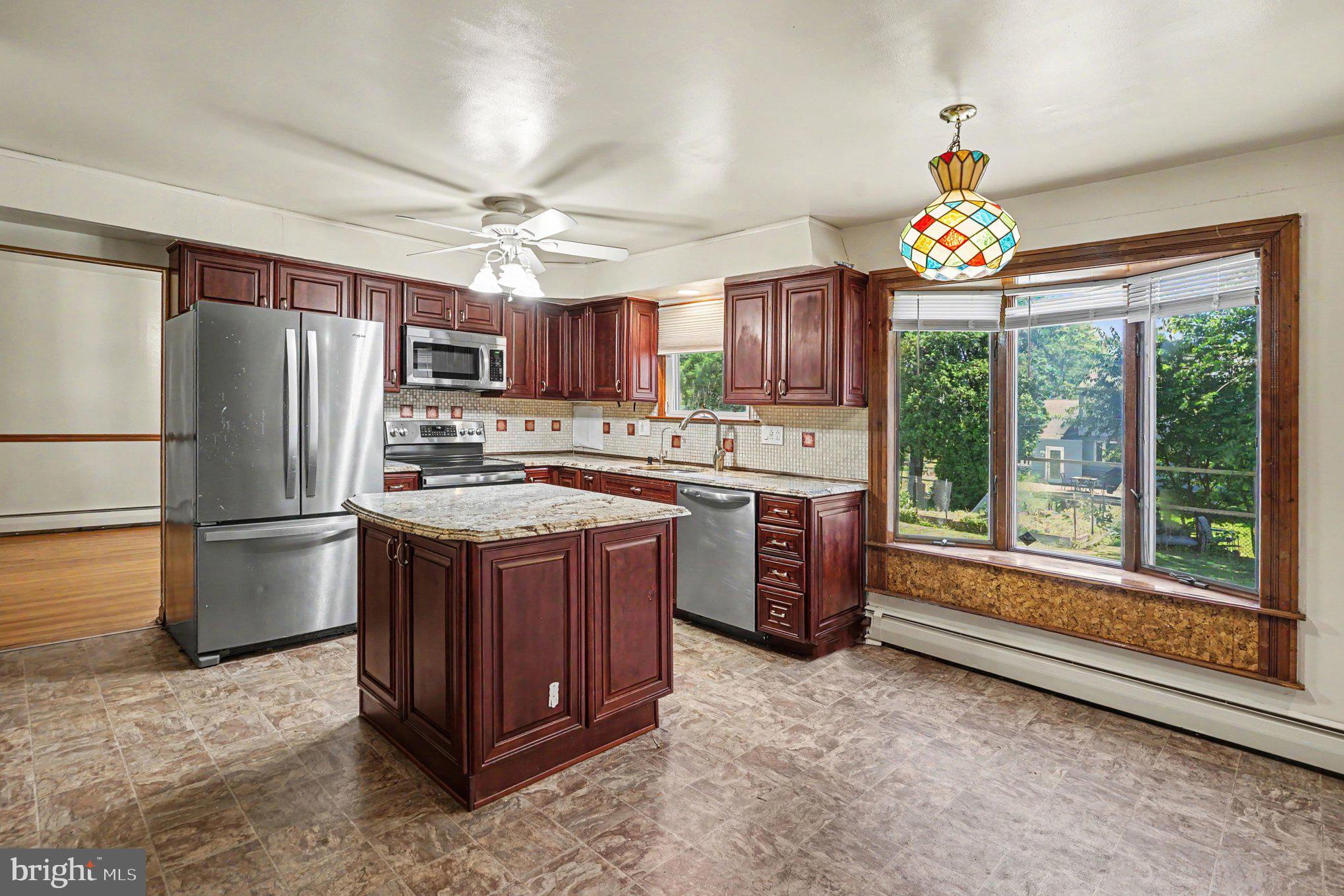 524 Highgate Road Norristown, PA 19403 - Photo 4 of 28