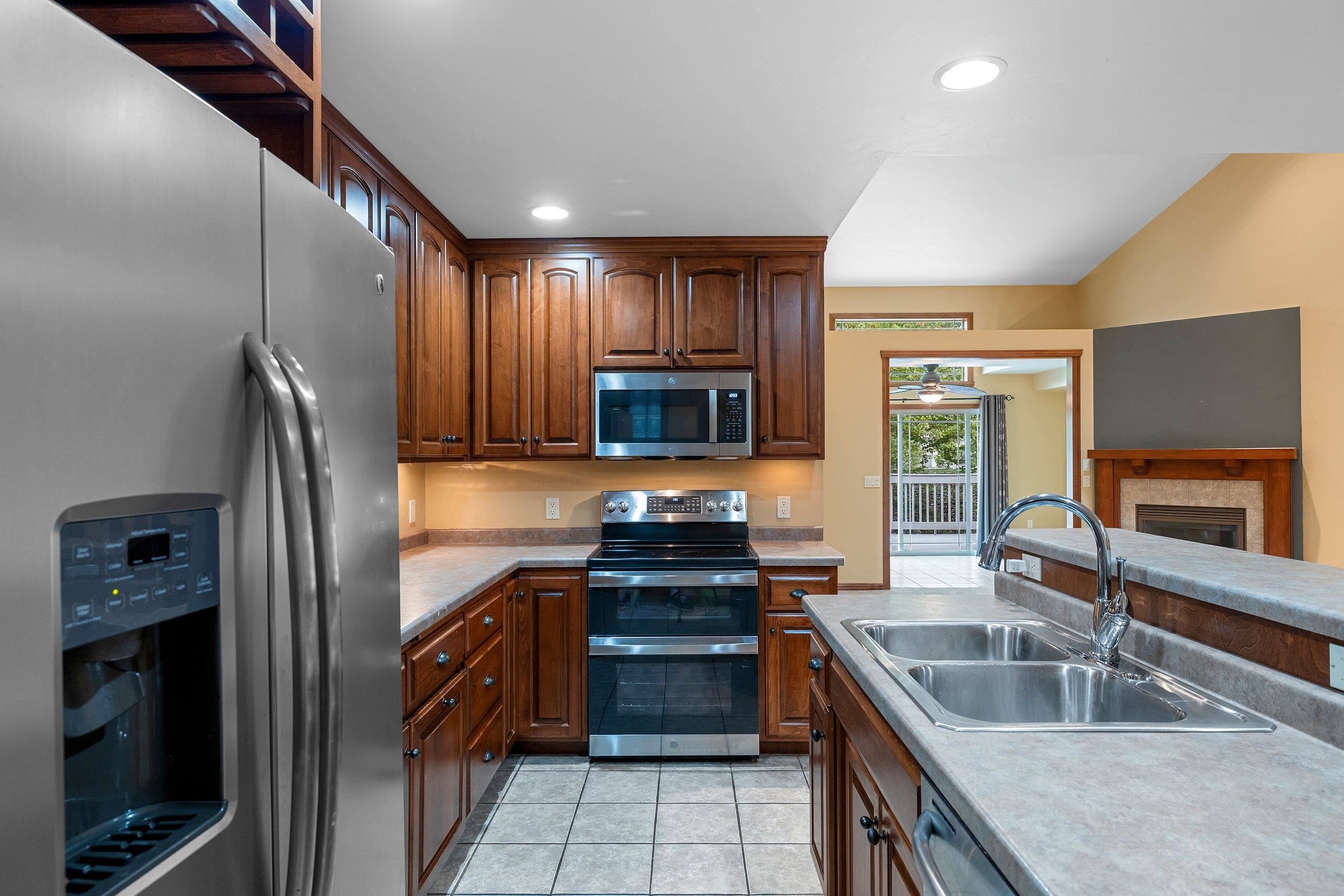 1243 Prairie Falcon Trail Green Bay, WI 54313 - Photo 12 of 51