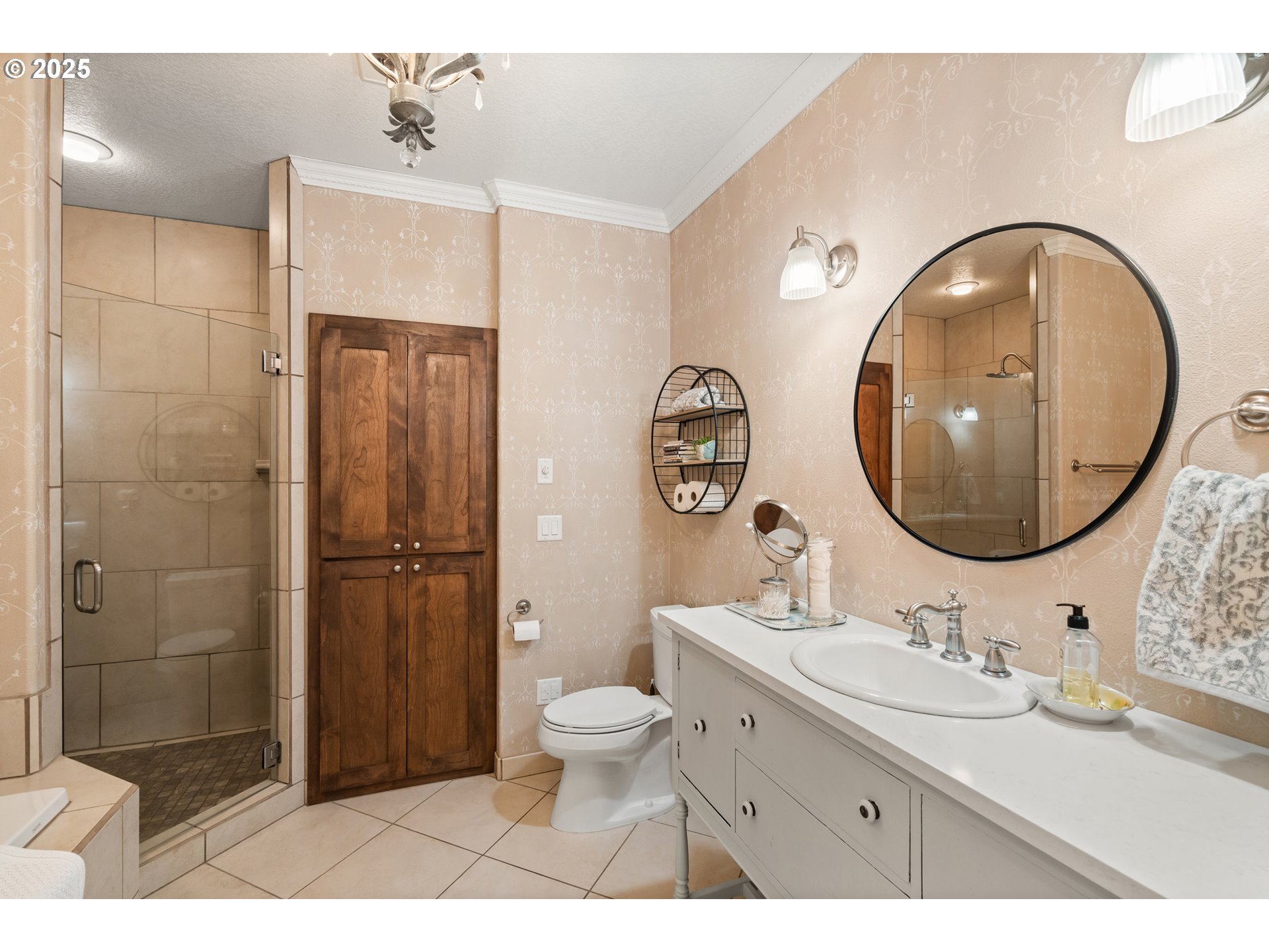 2809 Dead Indian Memorial Road Ashland, OR 97520 - Photo 27 of 45 a bathroom with a sink a toilet and shower