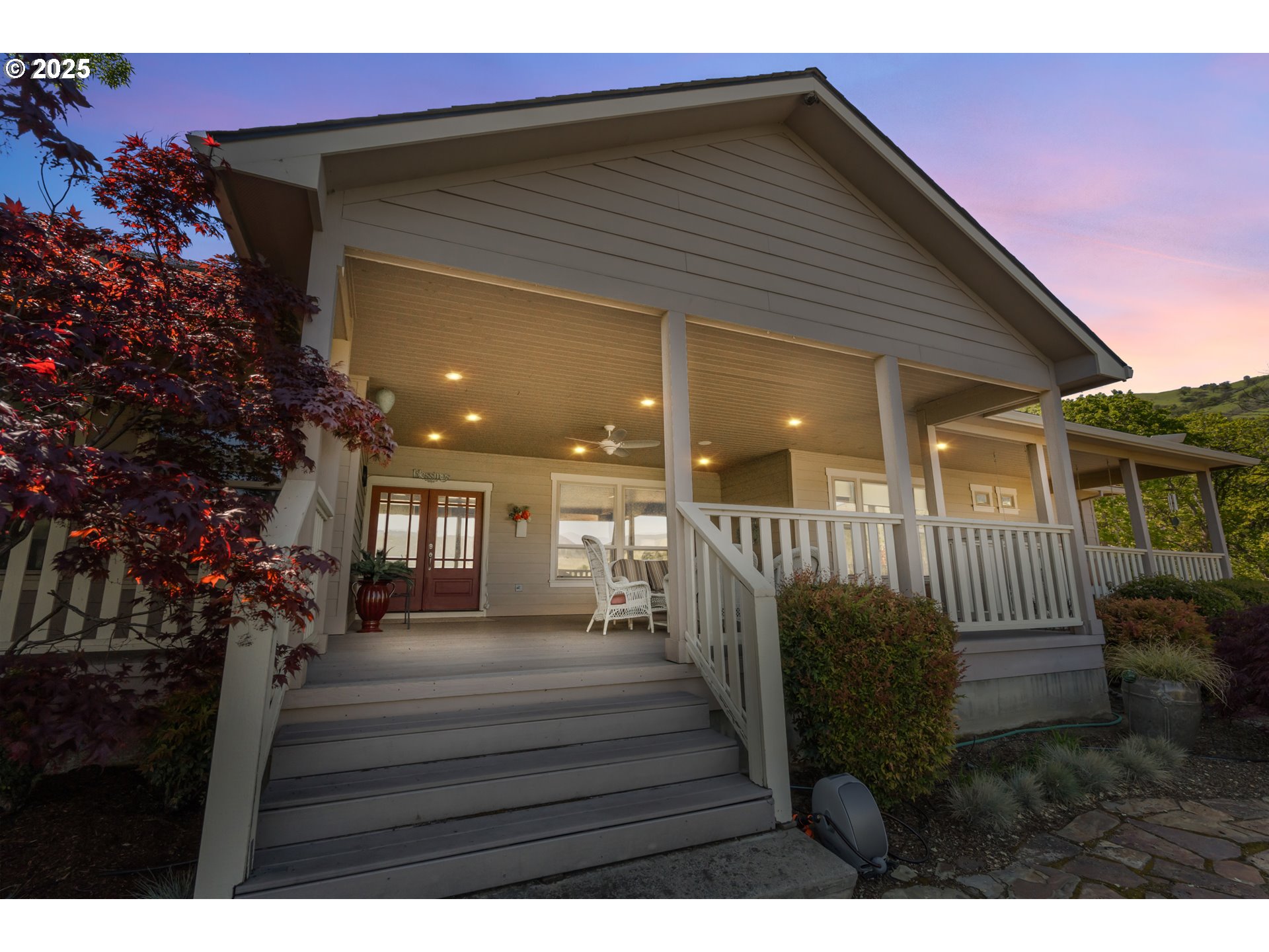 2809 Dead Indian Memorial Road Ashland, OR 97520 - Photo 45 of 45 a view of entryway and hall with wooden floor