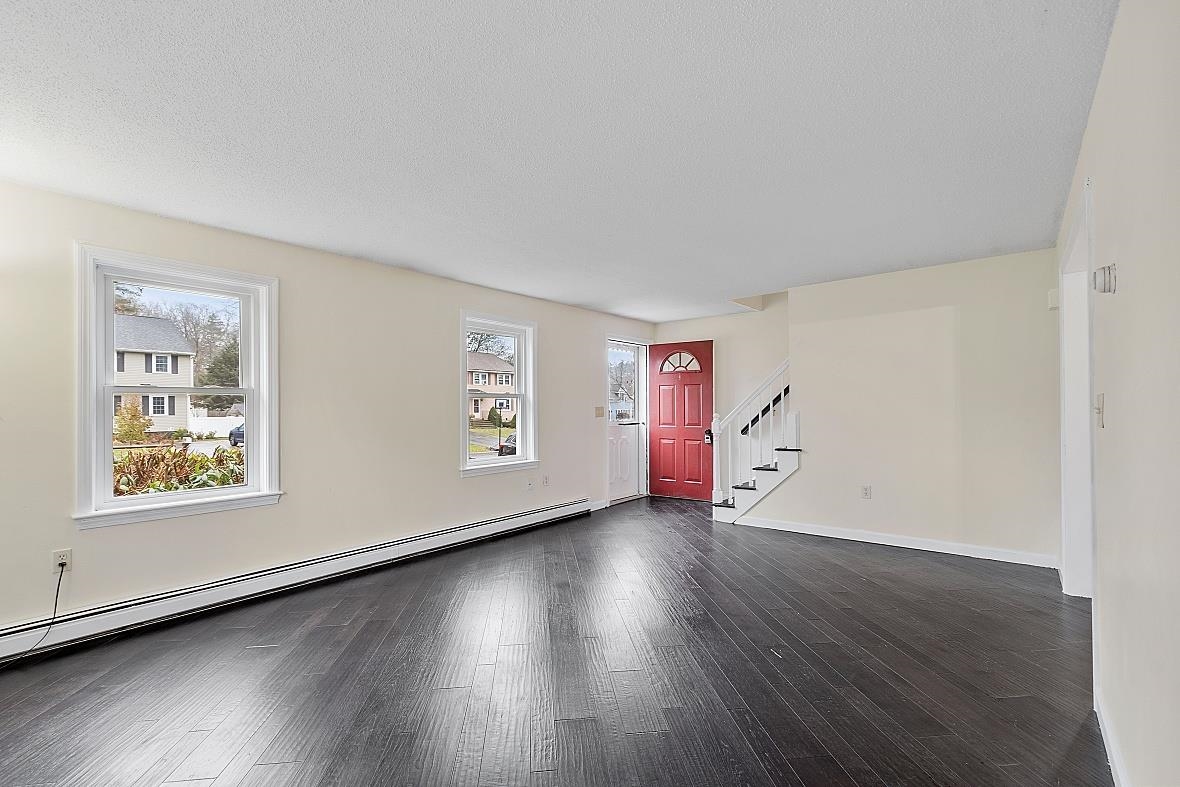 5 R Phillip Road, Unit RIGHT R Derry, NH 03038 - Photo 1 of 30