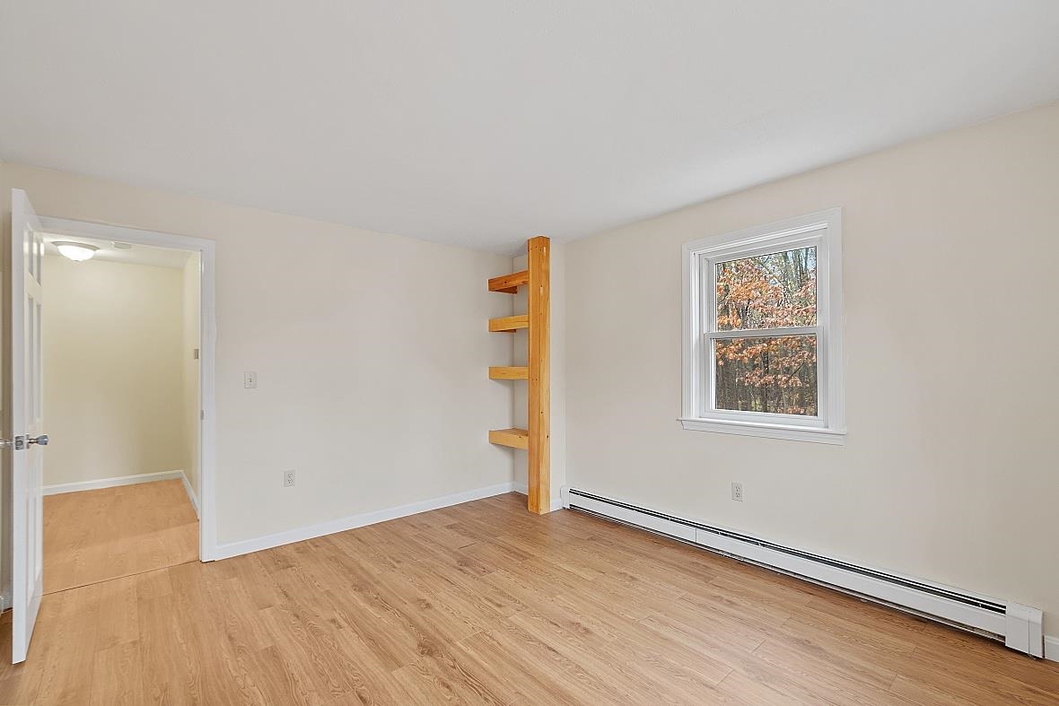 5 R Phillip Road, Unit RIGHT R Derry, NH 03038 - Photo 11 of 30