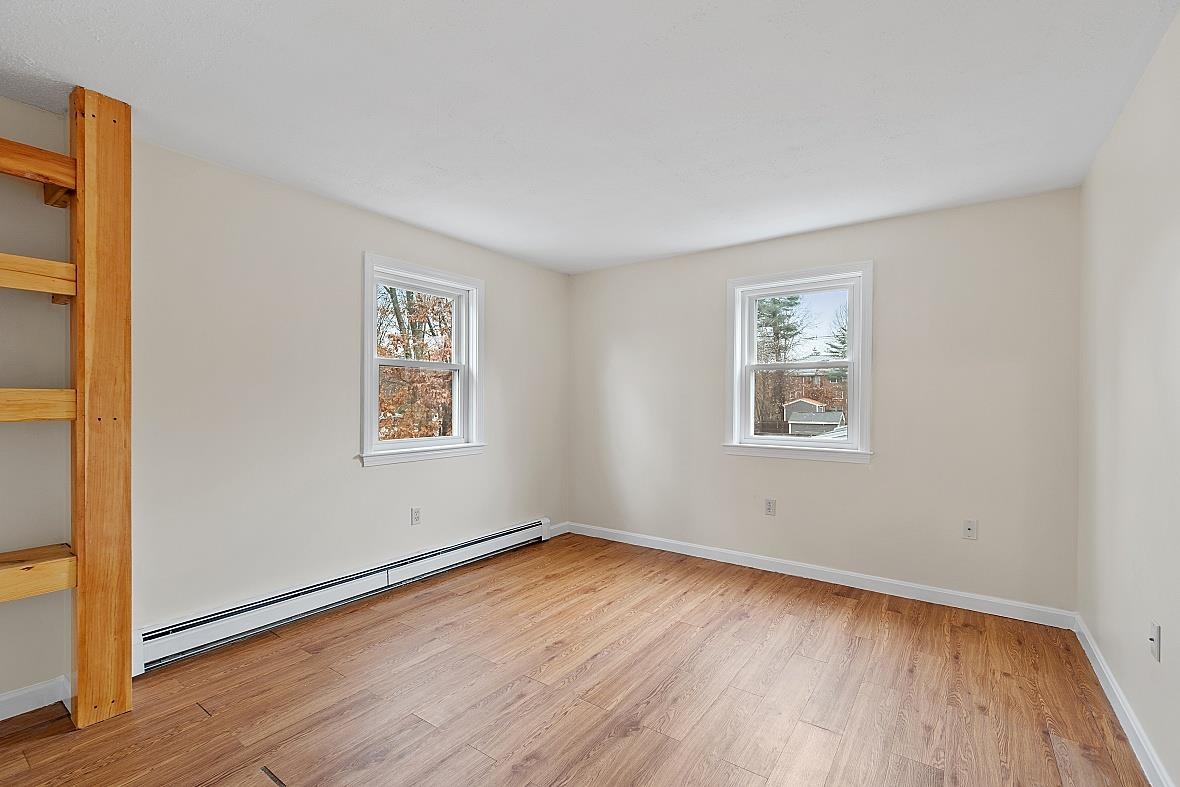 5 R Phillip Road, Unit RIGHT R Derry, NH 03038 - Photo 12 of 30