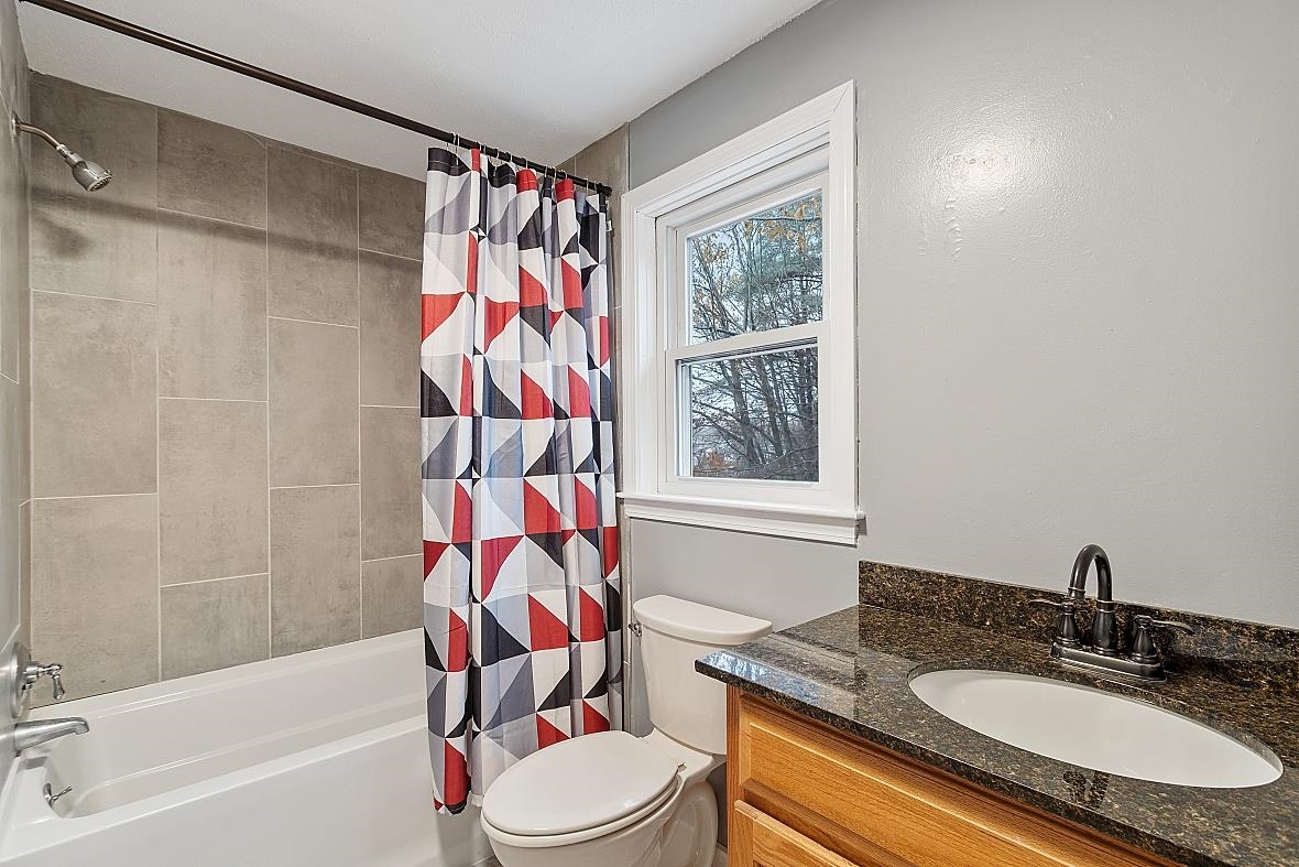5 R Phillip Road, Unit RIGHT R Derry, NH 03038 - Photo 16 of 30