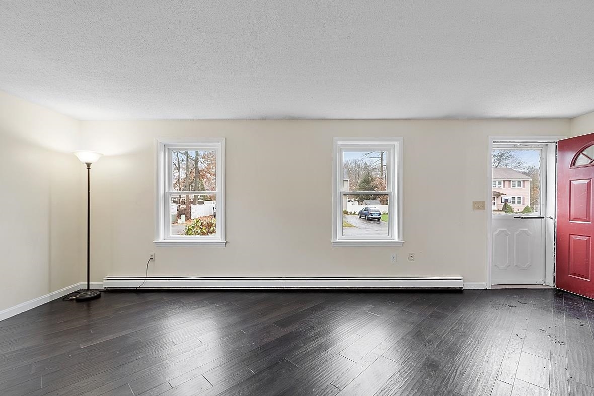 5 R Phillip Road, Unit RIGHT R Derry, NH 03038 - Photo 2 of 30